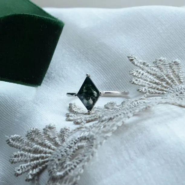 Geometric engagement ring with moss agate LUCCA Image