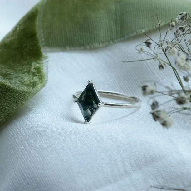 Geometric engagement ring with moss agate LUCCA Image
