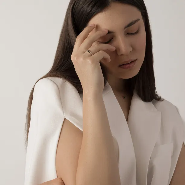 Gold atypical ring with asymmetric pink sapphire EDITH Image