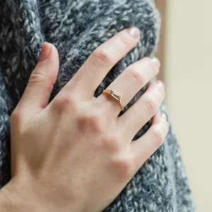 Gold atypical ring with asymmetric pink sapphire EDITH Thumbnail