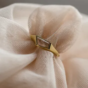 Gold atypical ring with asymmetric pink sapphire EDITH Thumbnail