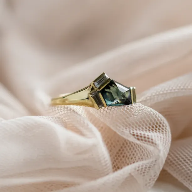 Original ring with asymmetric sapphire and baguette moissanites AGATHA Image