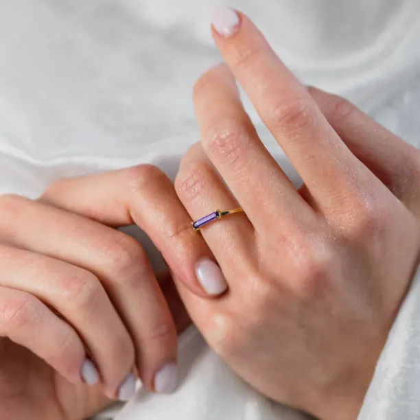 Gold ring with baguette amethyst AYLA Image