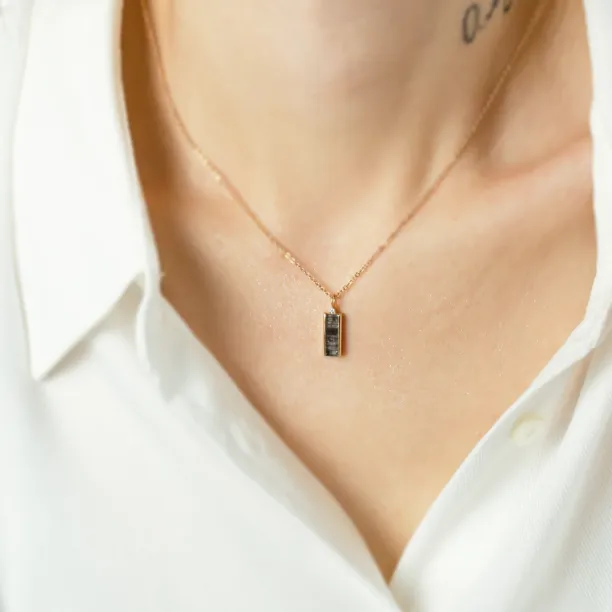 Gold pendant with salt and pepper diamonds and classic diamond EVERLY Image