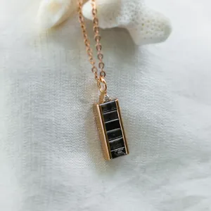 Gold pendant with salt and pepper diamonds and classic diamond EVERLY Thumbnail