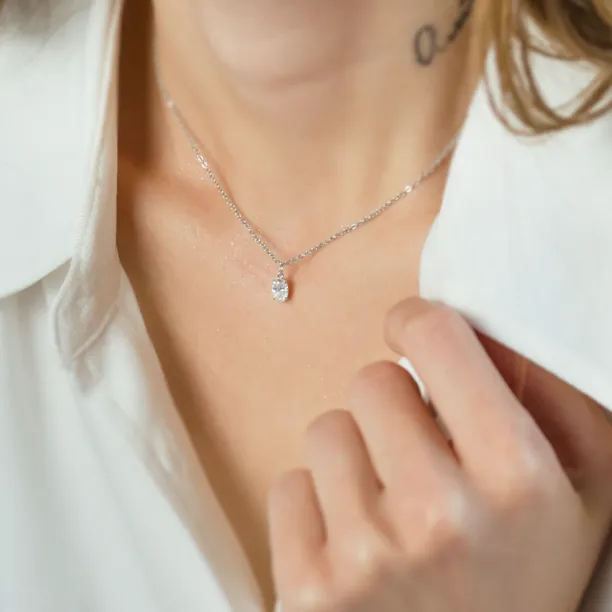 Gold pendant with oval moissanite VIVIEN Image