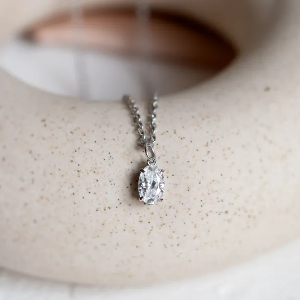 Gold pendant with oval moissanite VIVIEN Image