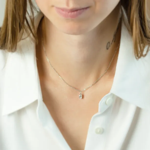 Gold pendant with oval moissanite VIVIEN Image