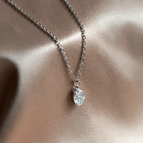 Gold pendant with oval moissanite VIVIEN Image