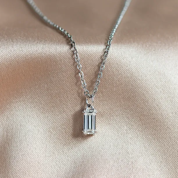 Gold pendant with moissanite CARRIE Image