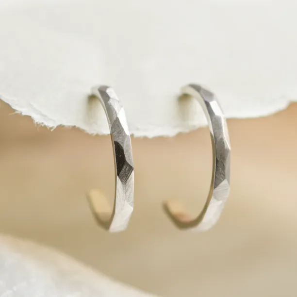 Gold circle earrings with hammered surface ISLA Image