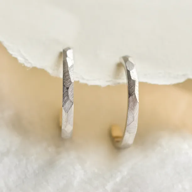 Gold circle earrings with hammered surface ISLA Image