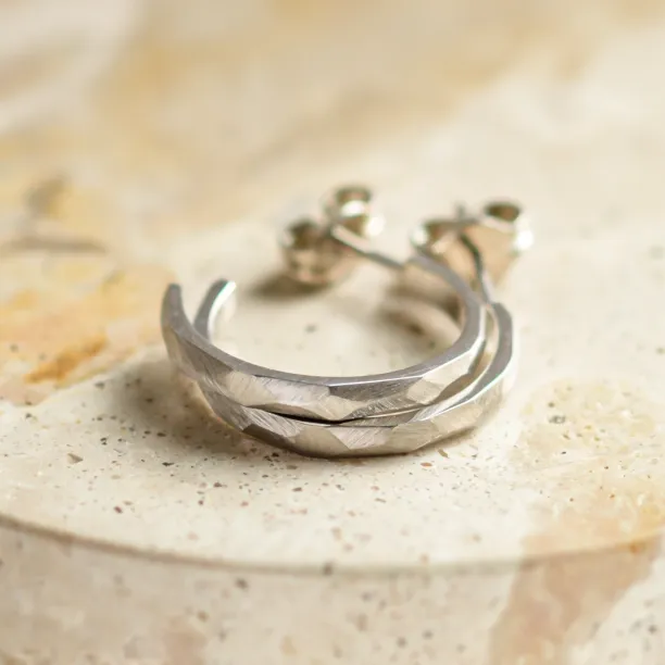 Gold circle earrings with hammered surface ISLA Image