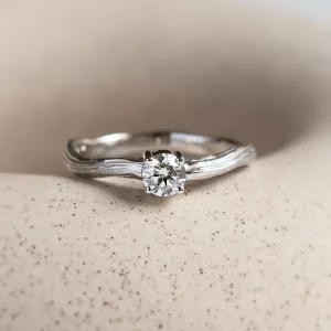 Atypical engagement ring with diamond and tree bark surface RIA