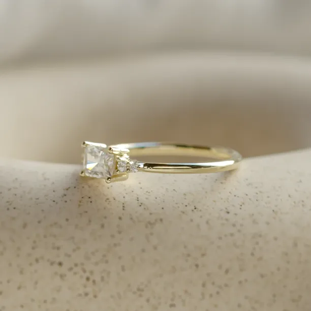 Original engagement ring with moissanite GLOW Image