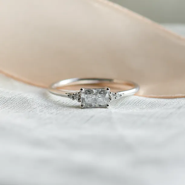 Original engagement ring with moissanite GLOW Image