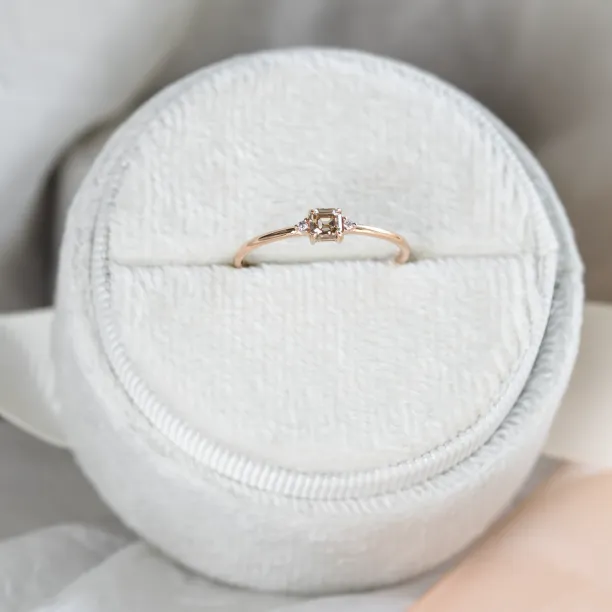 Minimalist diamond ring LARA Image