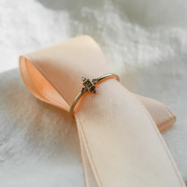 Gold ring with champagne diamond KYLIE Image