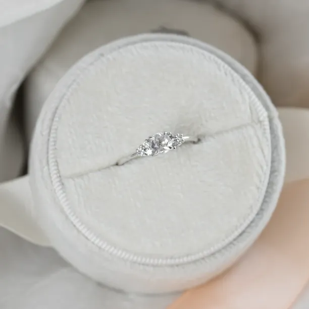 Gold engagement ring with moonstone DARLEEN Image