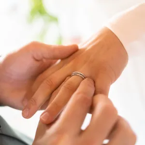 Minimalist engagement ring CHER Thumbnail