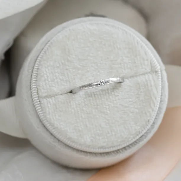 Minimalist engagement ring CHER Image