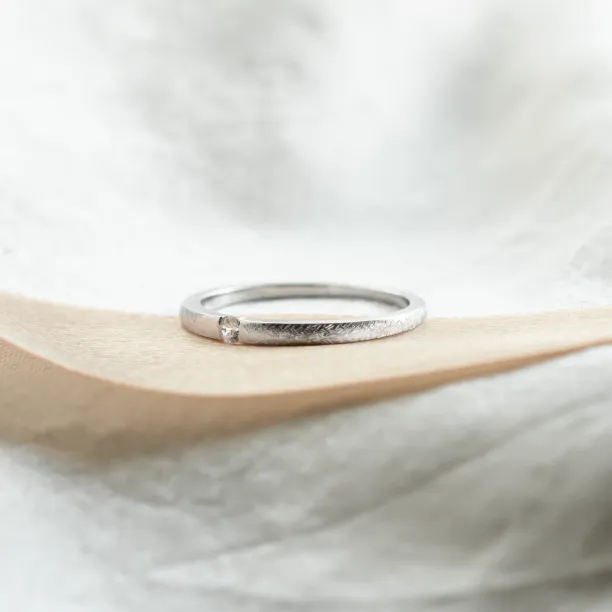 Minimalist engagement ring CHER Image