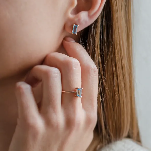 Gold earrings with Swiss blue topaz THUN Image