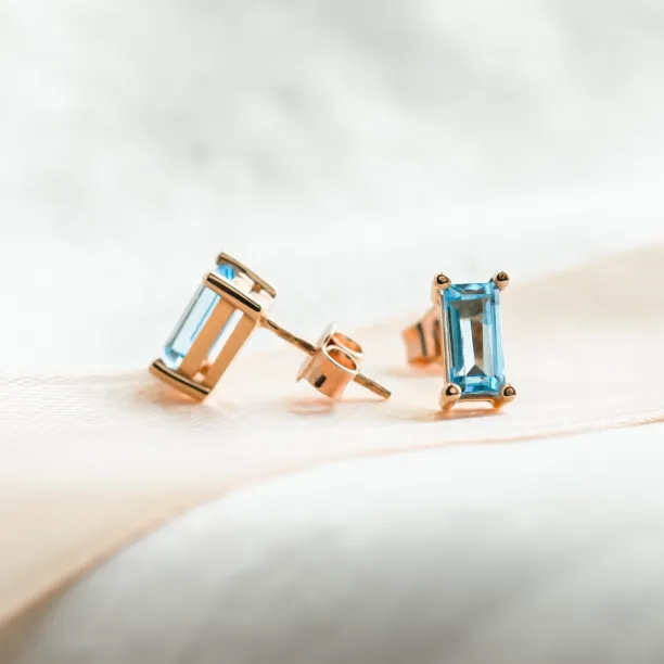 Gold earrings with Swiss blue topaz THUN Image