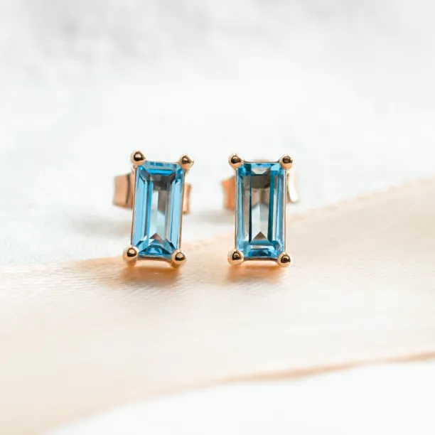 Gold earrings with Swiss blue topaz THUN Image