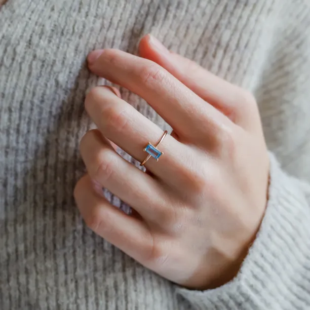 Gold ring with blue topaz CONSTANCE Image