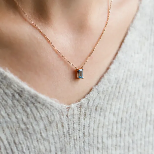 Gold necklace with a baguette cut topaz LUCERNE Image