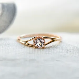 Delicate gold ring with morganite ROSALIS Thumbnail
