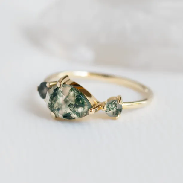 Asymmetrical gold ring with moss agates ARTE Image