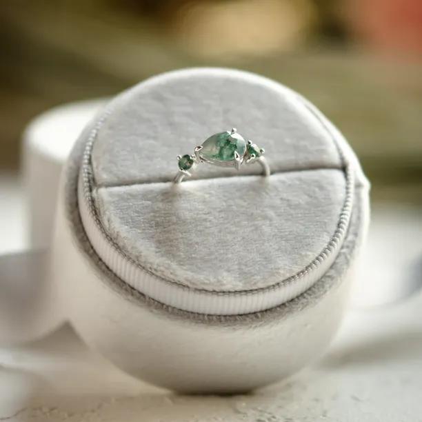 Asymmetrical gold ring with moss agates ARTE Image