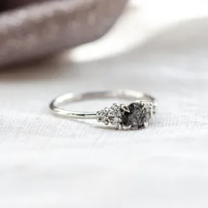 Gold ring with rutilated quartz and diamonds HESTIÁ Thumbnail