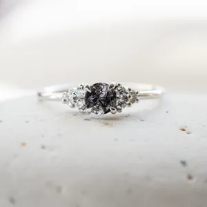 Gold ring with rutilated quartz and diamonds HESTIÁ