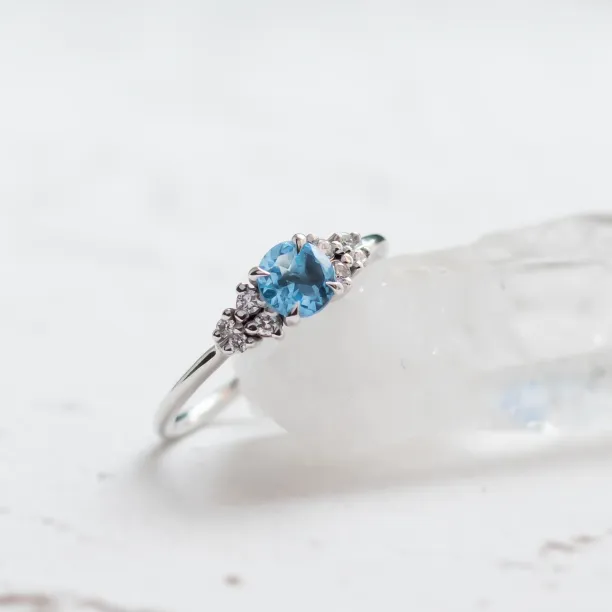 Gold ring with Swiss blue topaz and diamonds LUCIDE Image