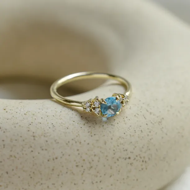 Gold ring with Swiss blue topaz and diamonds LUCIDE Image