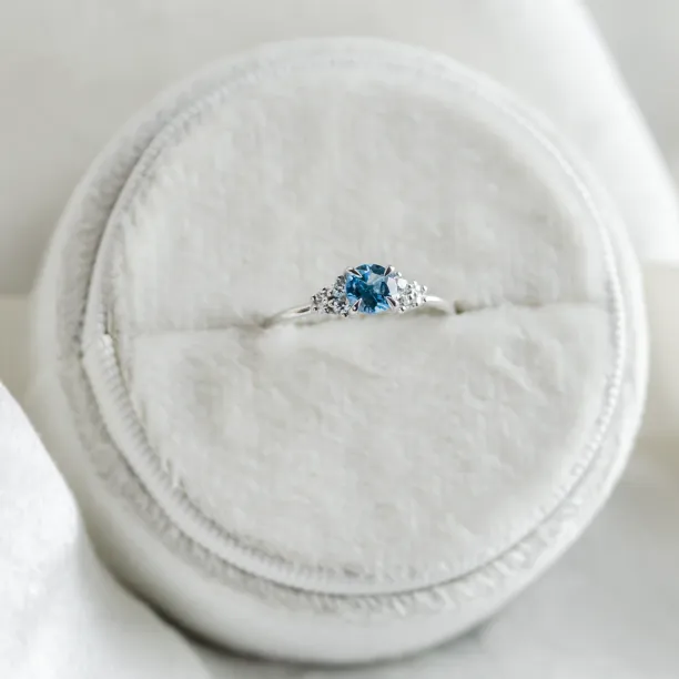 Gold ring with Swiss blue topaz and diamonds LUCIDE Image