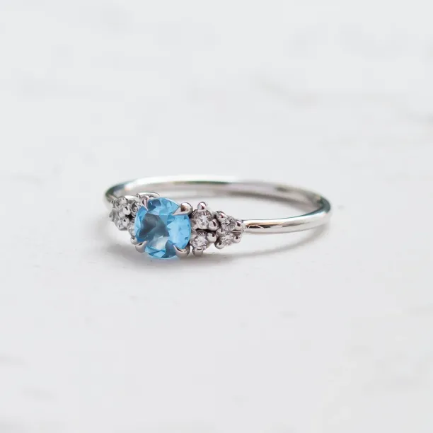 Gold ring with Swiss blue topaz and diamonds LUCIDE Image