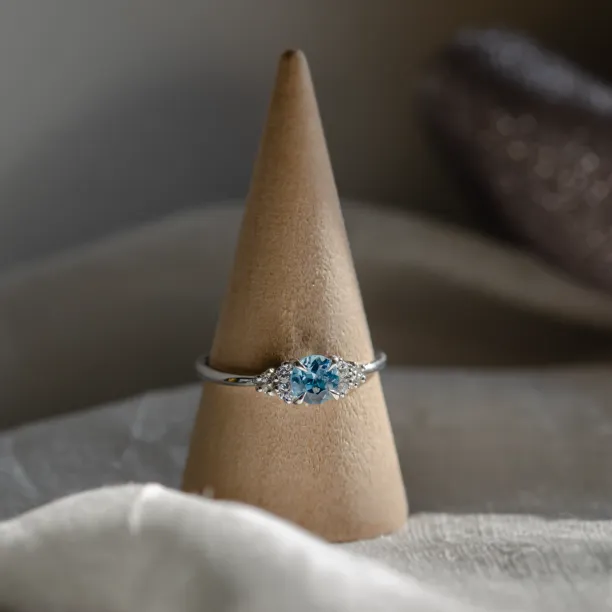 Gold ring with Swiss blue topaz and diamonds LUCIDE Image