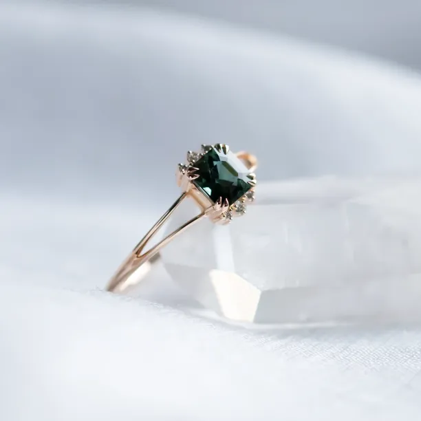 Gold ring with teal sapphire and diamonds ESMÉ Image