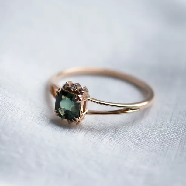 Gold ring with teal sapphire and diamonds ESMÉ Image