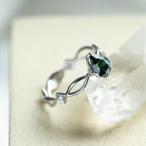 Rolling ring with pear moissanite BRIGITA Thumbnail