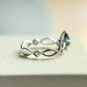 Rolling ring with pear moissanite BRIGITA Thumbnail