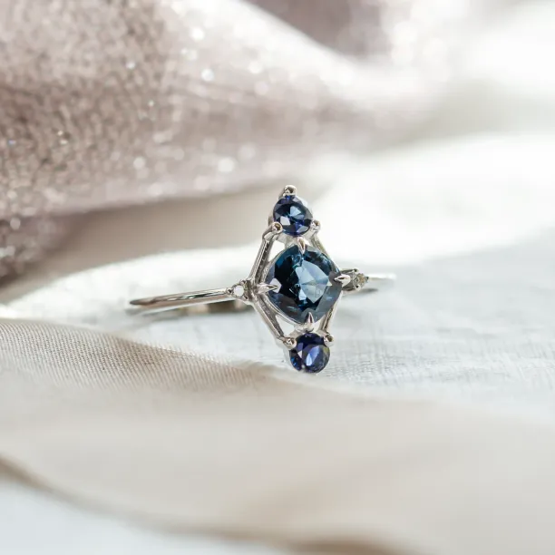 Gold ring with sapphires ANNE Image