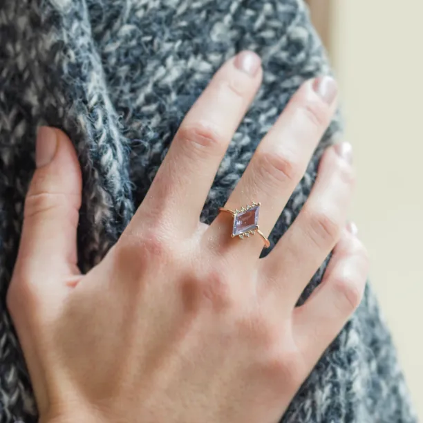 Gold ring with natural violet sapphire MONA Image