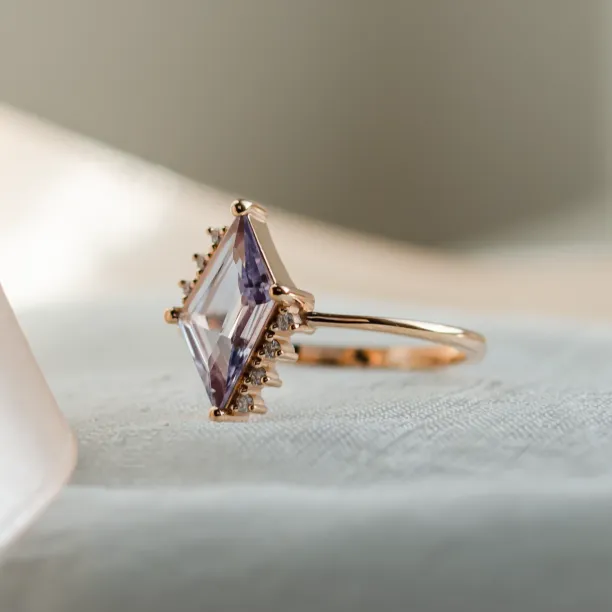 Gold ring with natural violet sapphire MONA Image