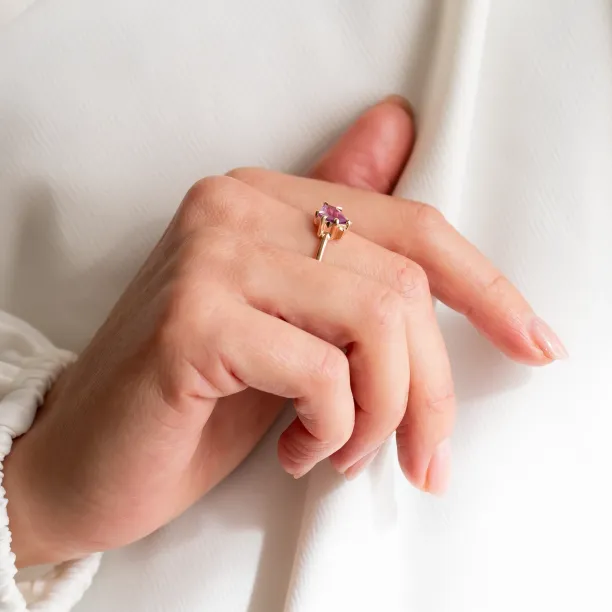 Gold ring with sapphire and diamonds TARA Image