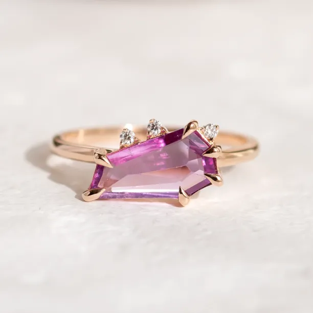 Gold ring with sapphire and diamonds TARA Image